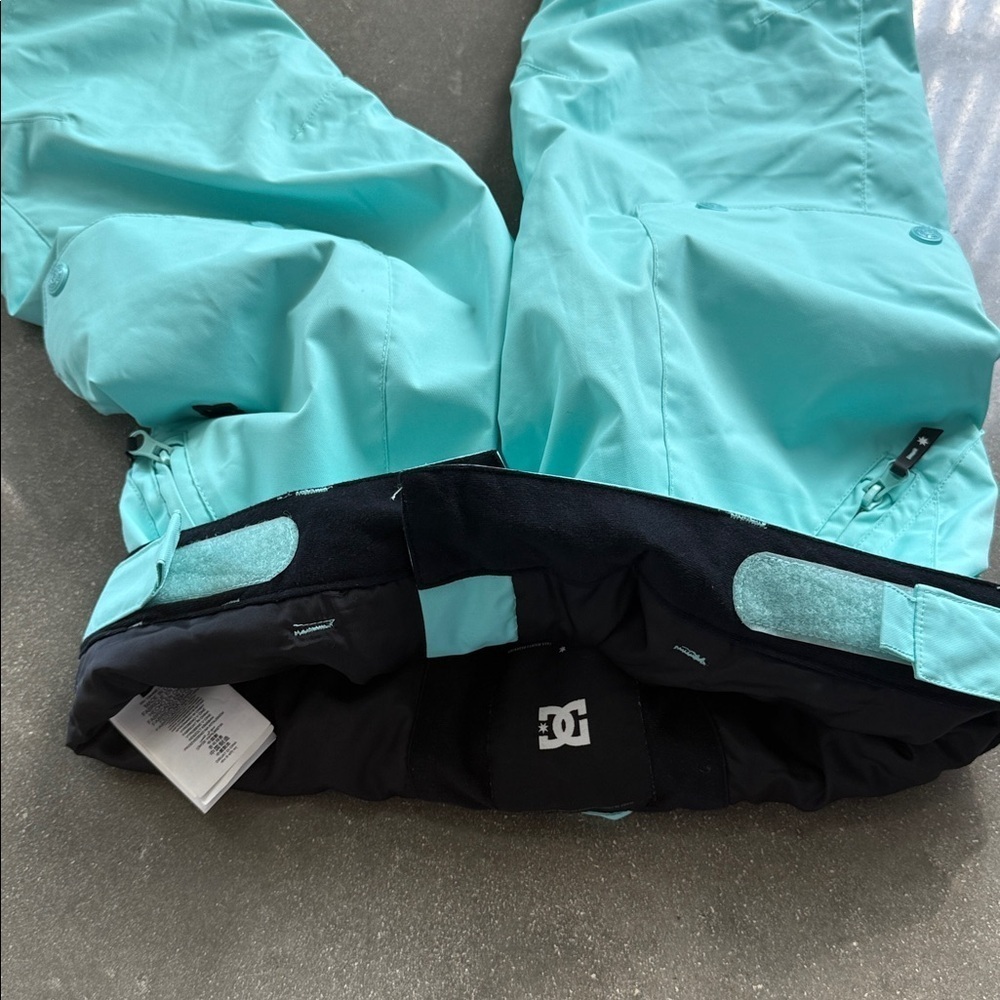 DC Snowboard Pants - Picture 10 of 11